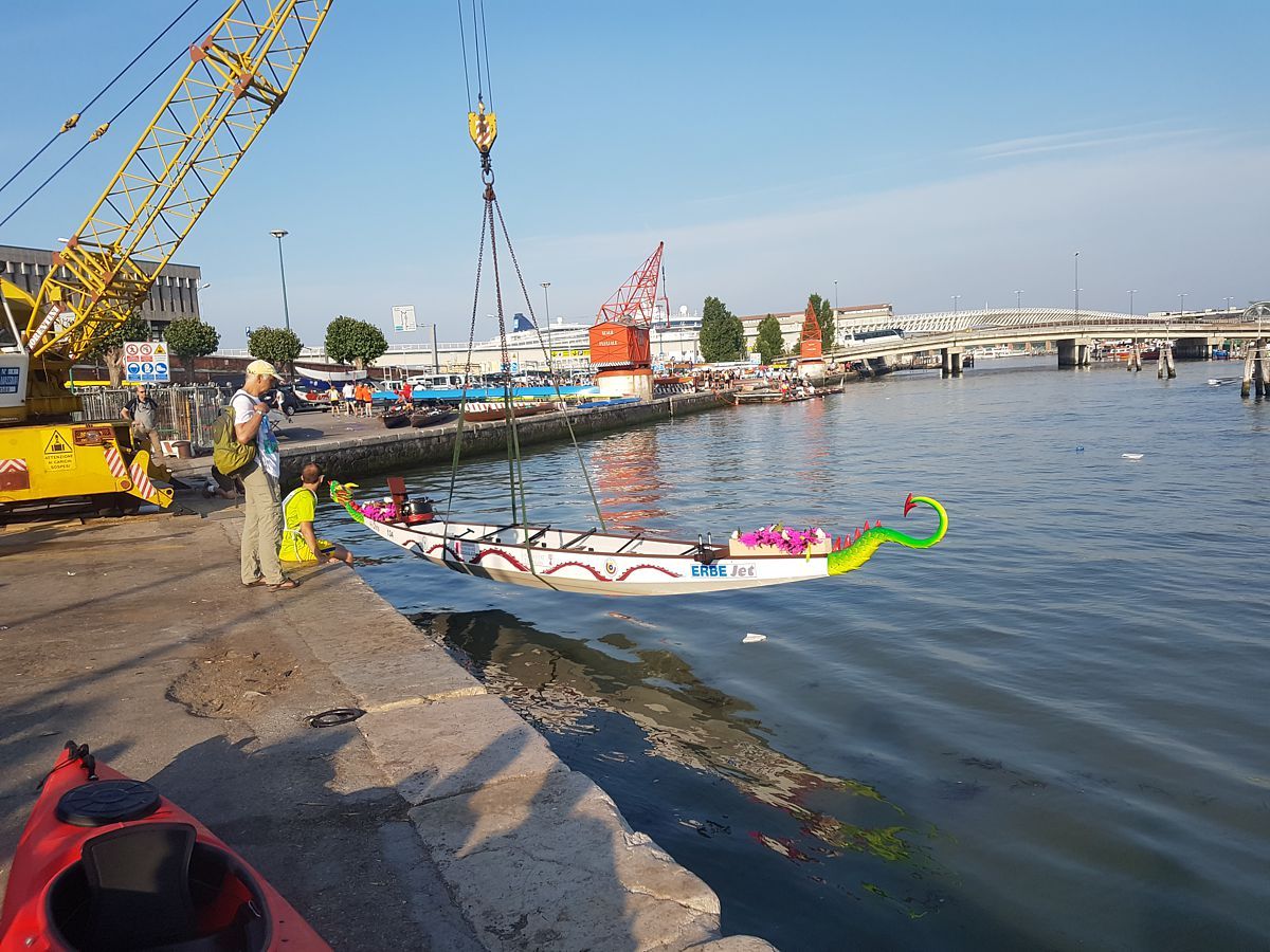 Boote CHRIS und KATJA werden zu Wasser gelassen